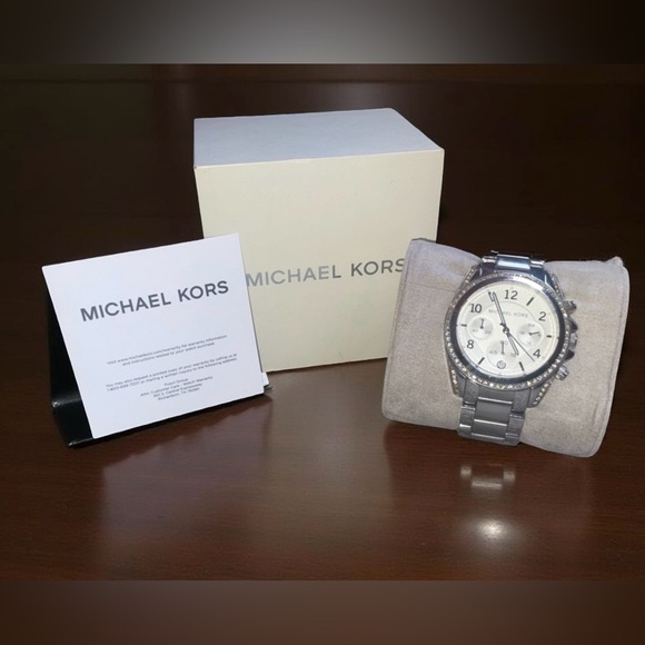 Michael Kors Silver Chronograph Women's Watch 🥳 - Picture 1 of 2
